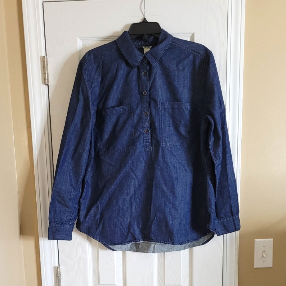 ❤️ 3/$10 FOREVER 21 Jean Shirt